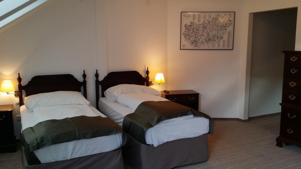 Opera Loft Rooms And Apartments Budapest Bagian luar foto