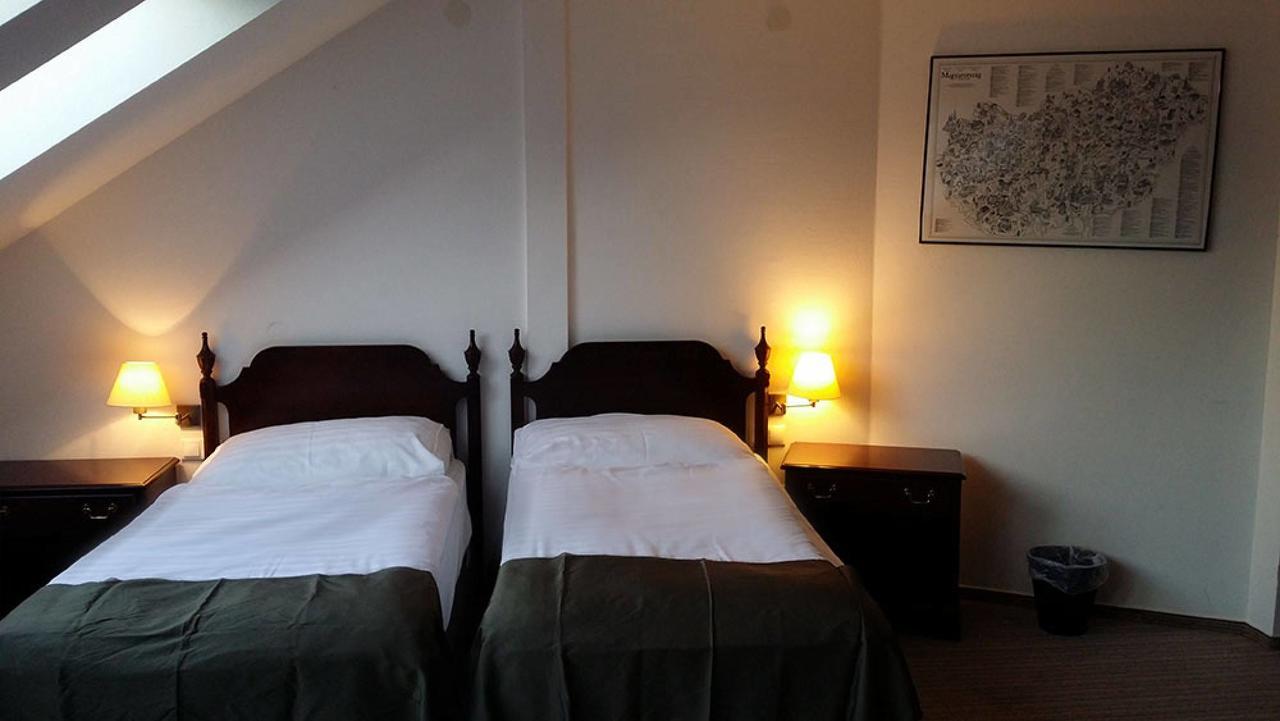 Opera Loft Rooms And Apartments Budapest Bagian luar foto