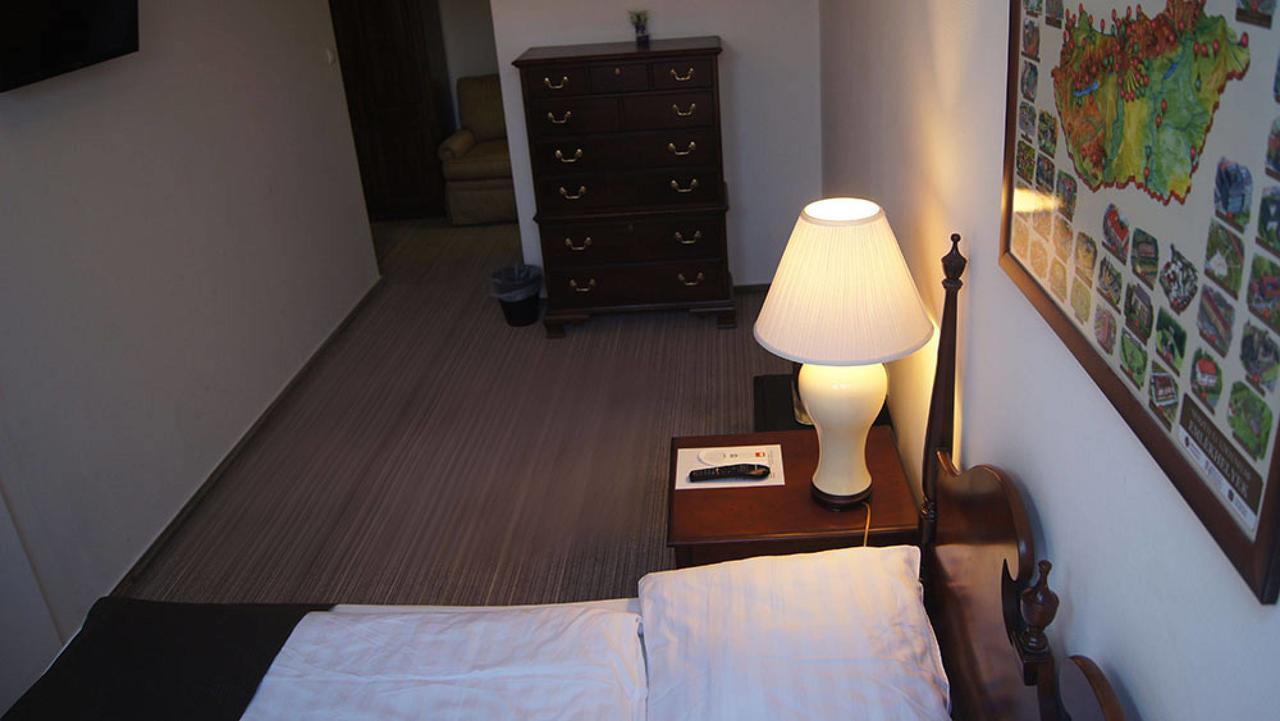 Opera Loft Rooms And Apartments Budapest Bagian luar foto